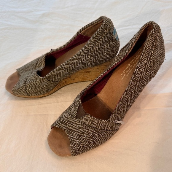 Toms Brown Herringbone & Gold Metallic Thread Peep Toe Wedge Espadrilles Size 8 - Picture 1 of 15